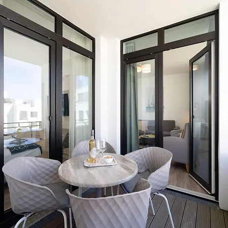 Elegant With Sunny Loggia アパート リューベック